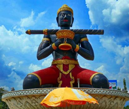 Statuia lui Ta Dumbong Kro Aung